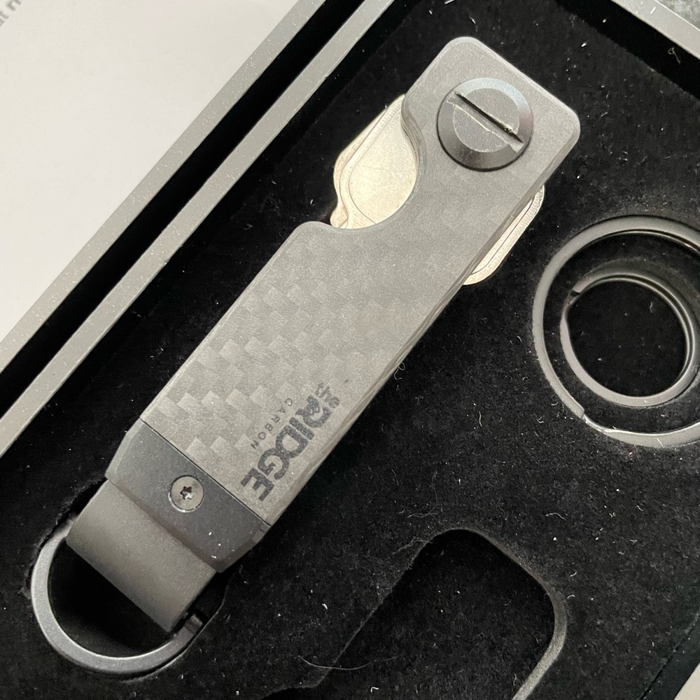 The Ridge Key Case Carbon Fiber